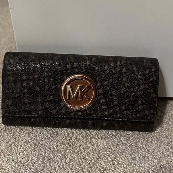 Michael Kors tote bag and wallet. - Picture 4 of 4